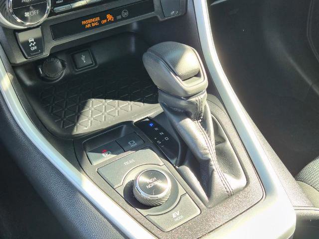 Used 2022 Toyota RAV4 LE AWD/4WD image 22