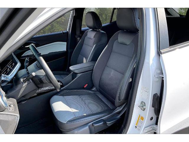 Used 2025 Chevrolet Trax LT w/ LT Convenience Package FWD image 17