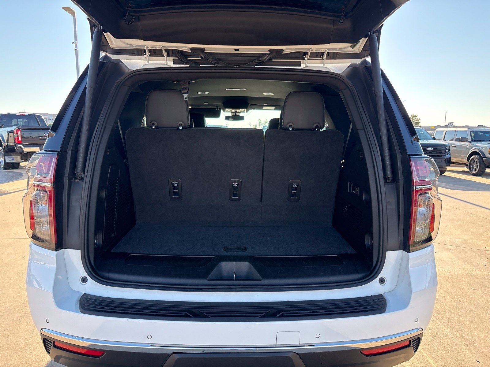 Used 2022 Chevrolet Tahoe LT w/ Luxury Package RWD image 5