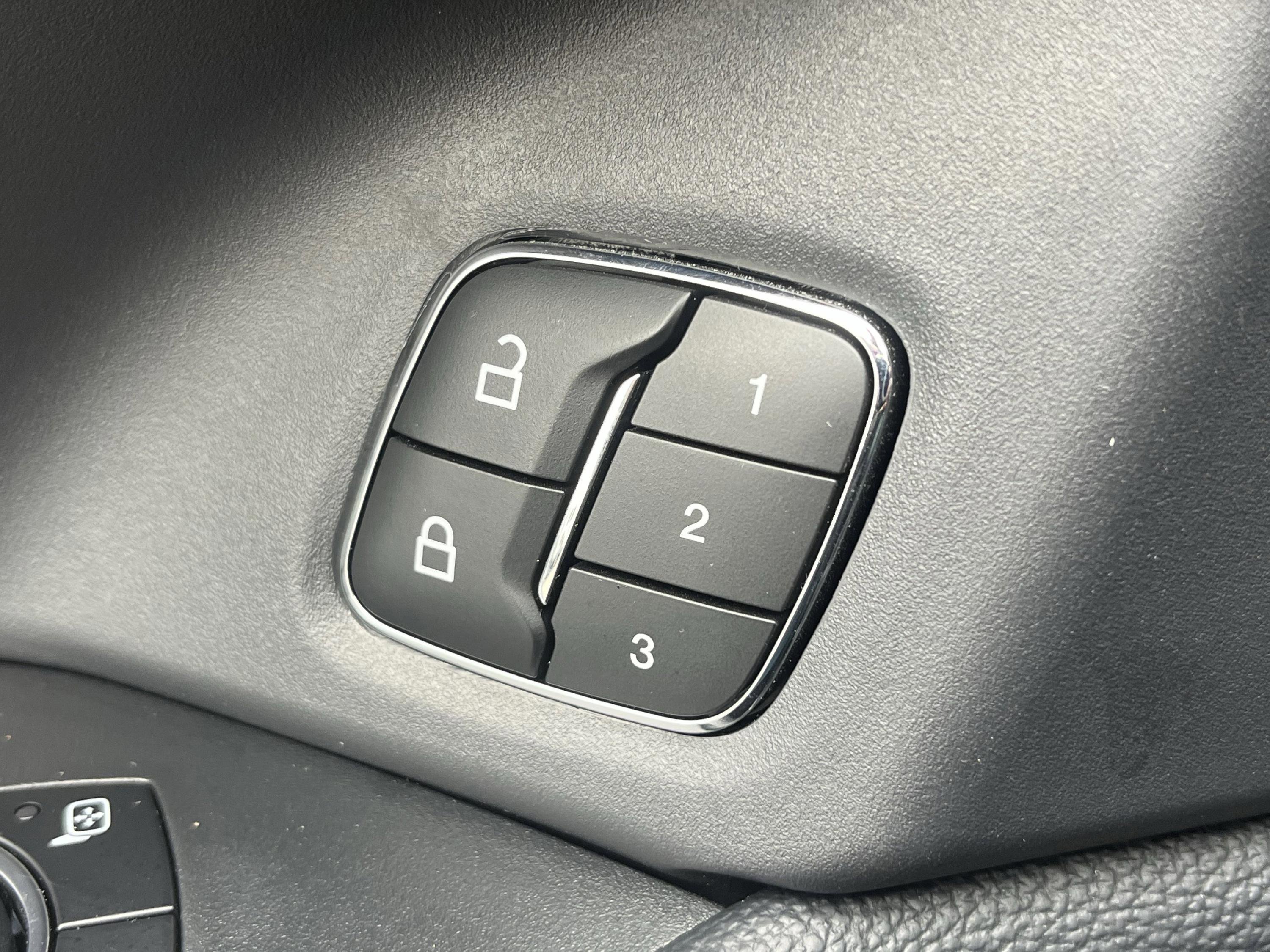 Certified 2024 Ford Expedition XLT image 12