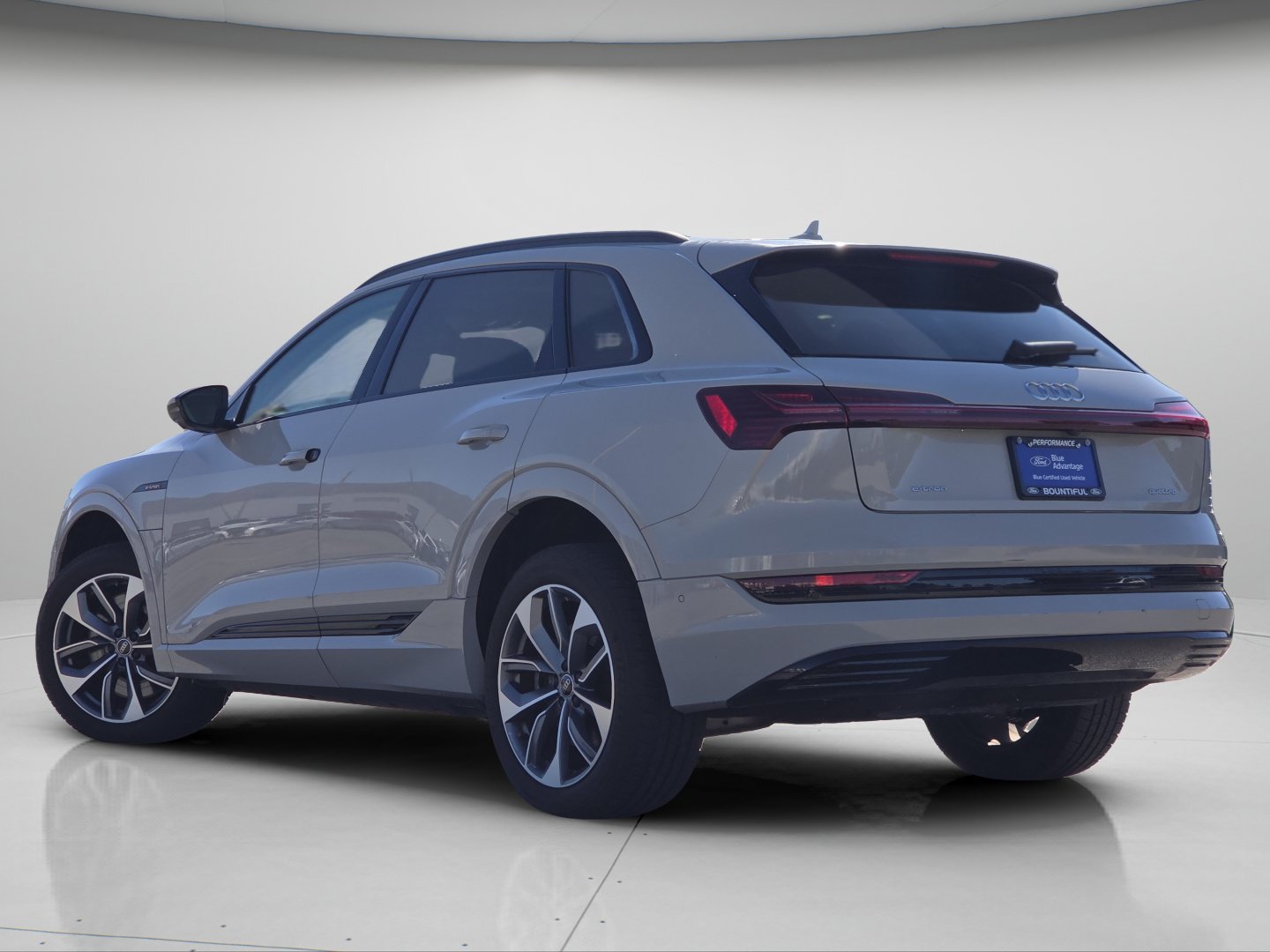 Used 2021 Audi e-tron Premium Plus w/ Premium Plus Package AWD/4WD image 23