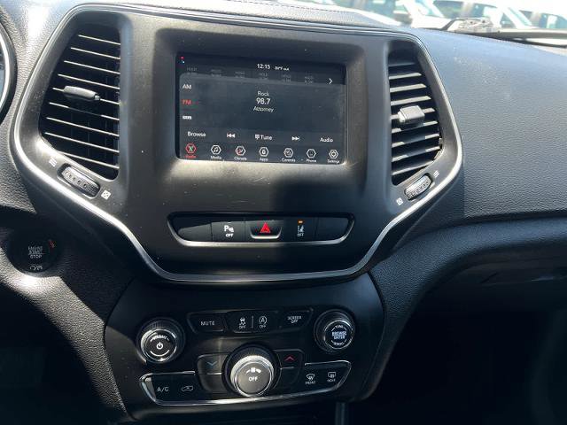 Used 2021 Jeep Cherokee Latitude Lux FWD image 19