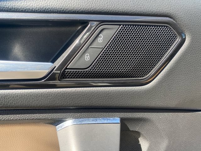 Used 2022 Volkswagen Tiguan SE AWD/4WD image 16
