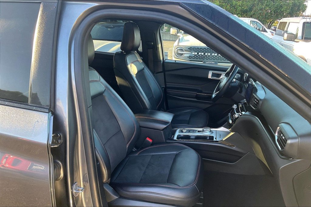 Certified 2024 Ford Explorer ST-Line w/ Class IV Trailer Tow Package AWD/4WD image 6