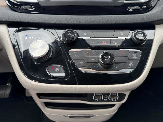 Used 2023 Chrysler Voyager LX image 16