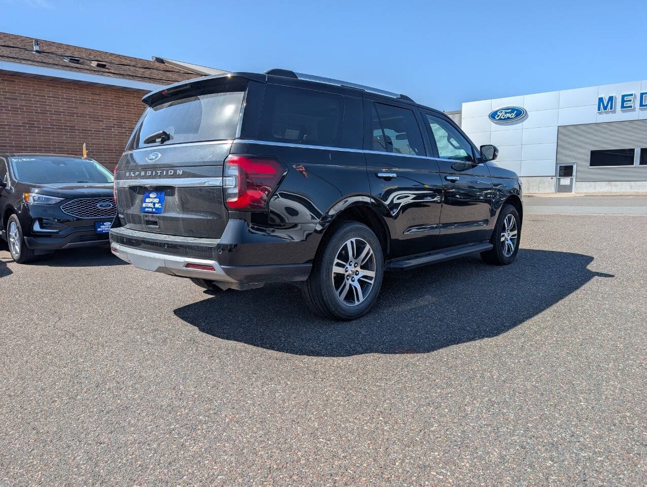 Certified 2024 Ford Expedition Limited AWD/4WD image 7
