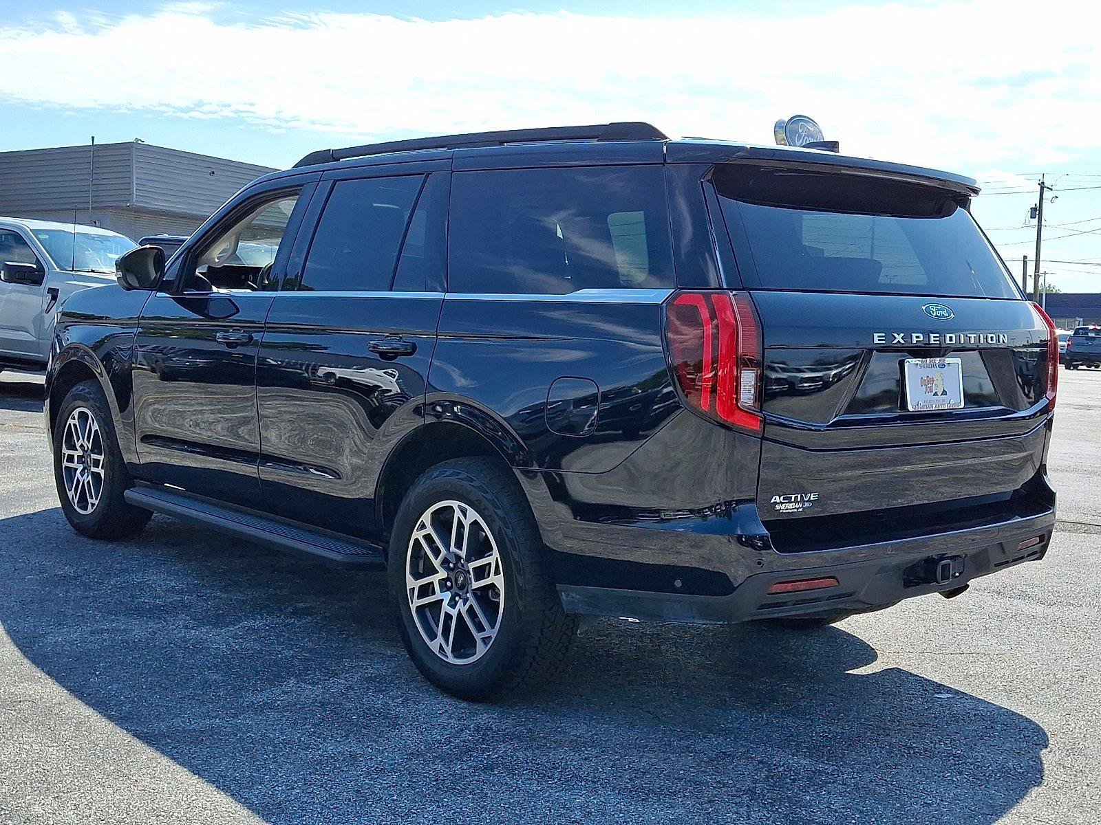 Certified 2025 Ford Expedition Active AWD/4WD image 4