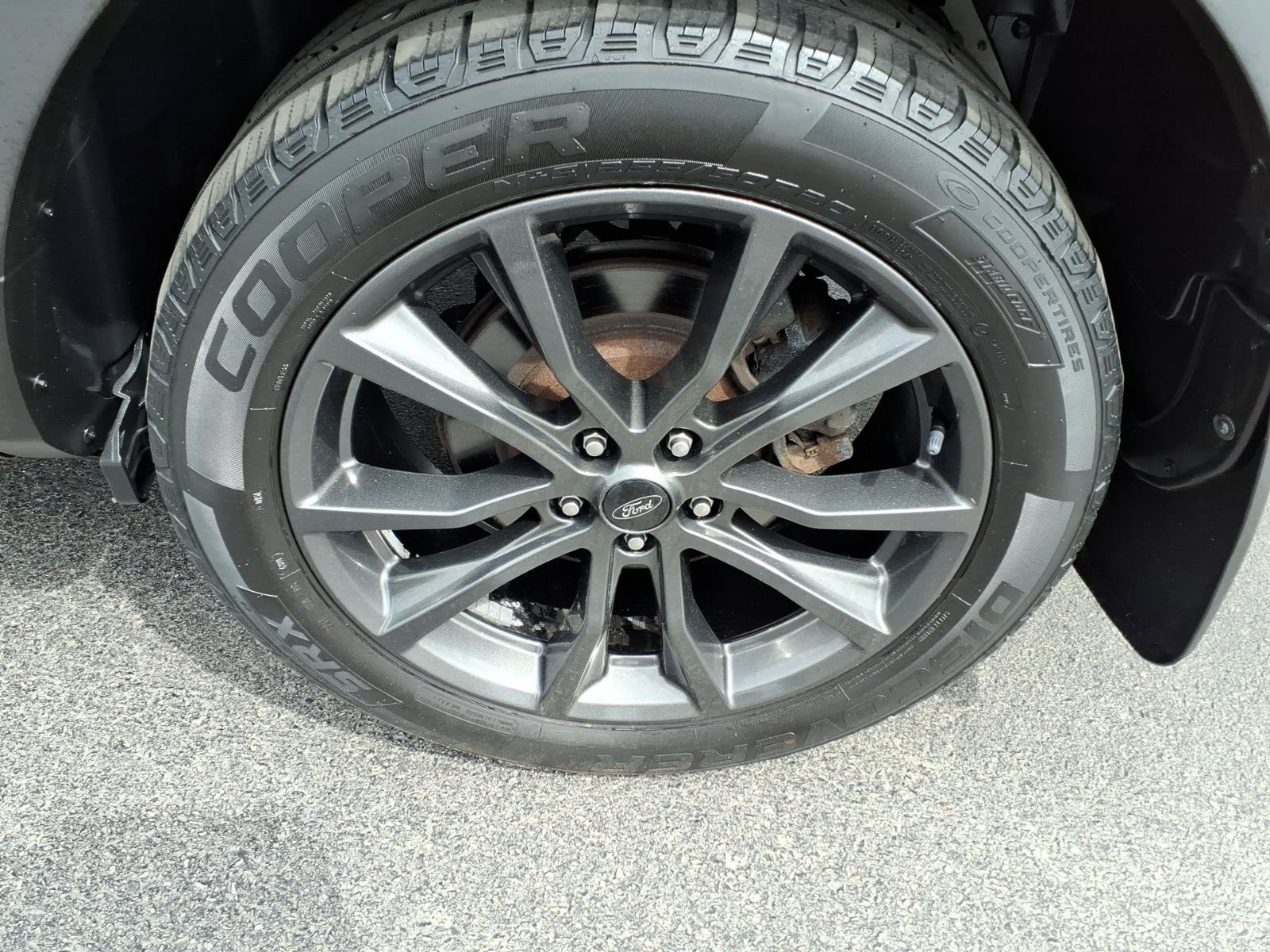 Certified 2018 Ford Explorer XLT w/ Equipment Group 202A AWD/4WD image 11