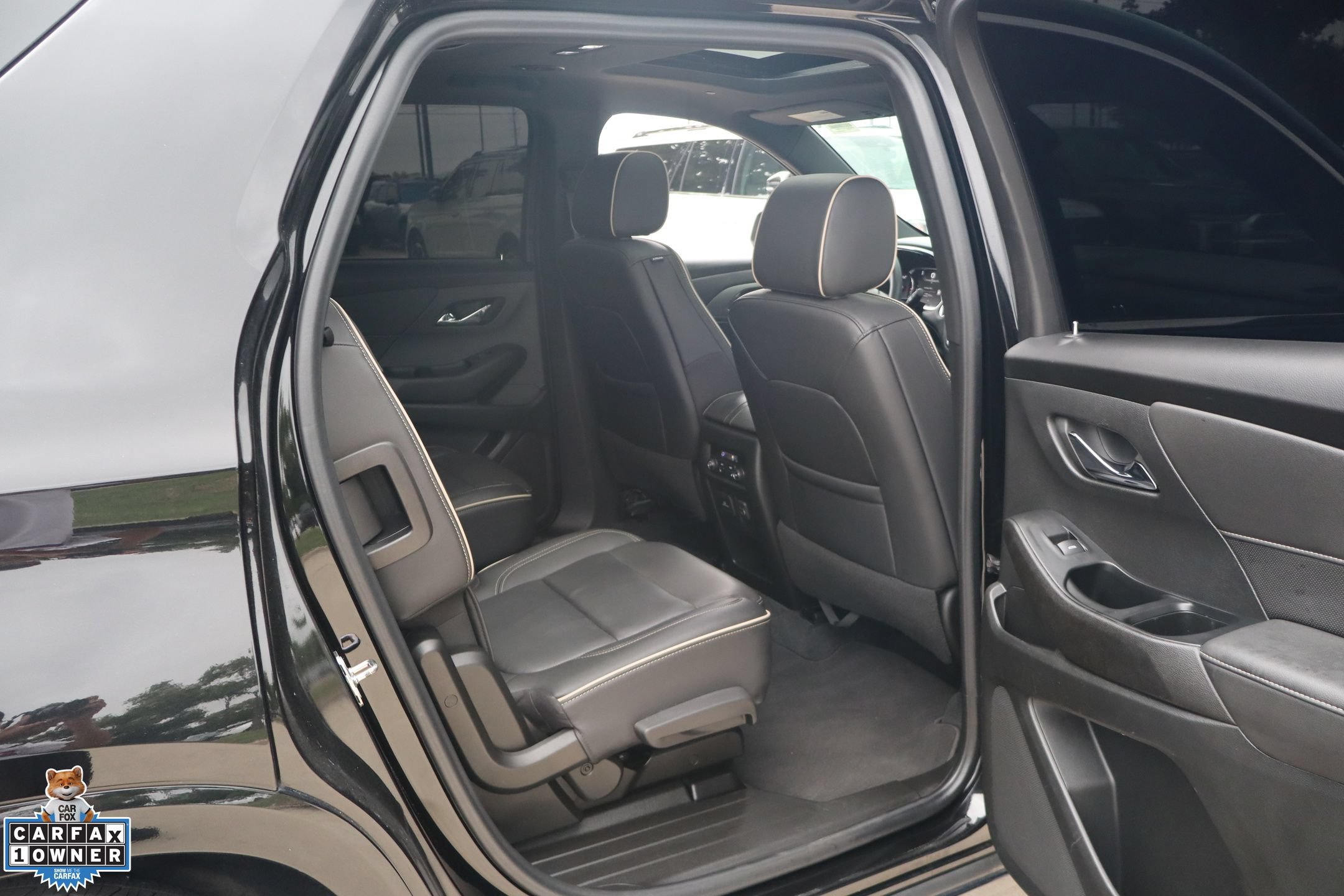 Used 2023 Chevrolet Traverse Premier FWD image 31
