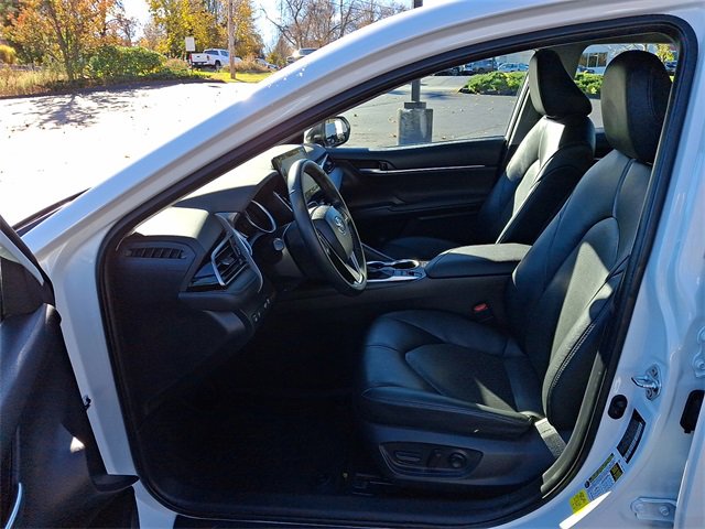 Used 2021 Toyota Camry XLE image 14