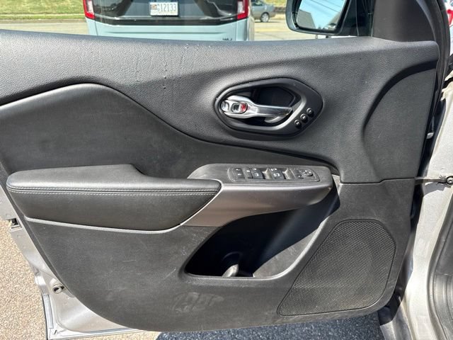 Used 2019 Jeep Cherokee Limited AWD/4WD image 14