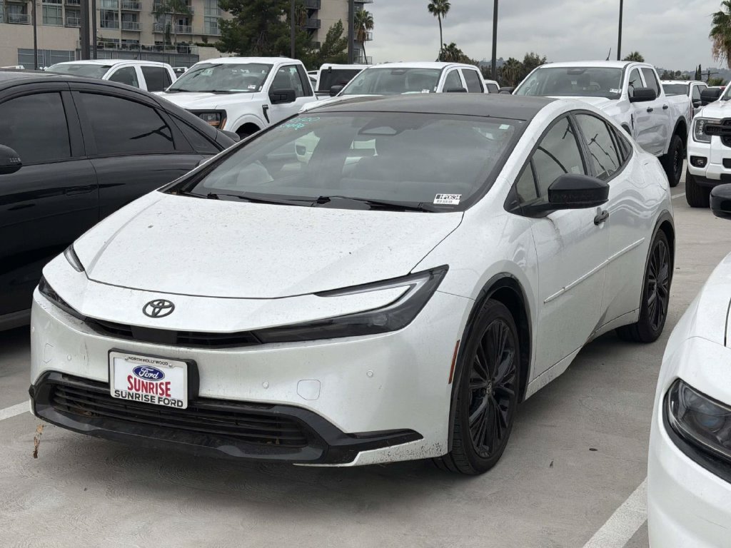 Used 2025 Toyota Prius FWD image 8