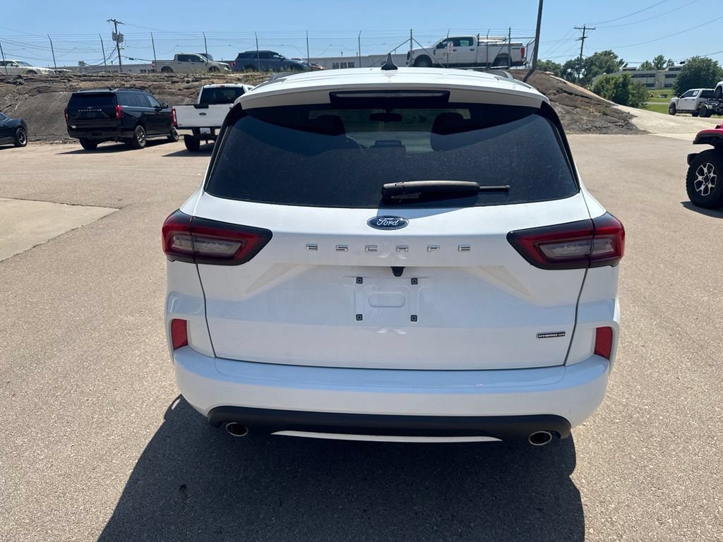 Certified 2023 Ford Escape ST-Line Select AWD/4WD image 6