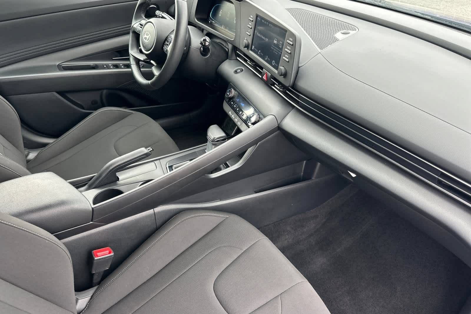 Used 2025 Hyundai Elantra Sport FWD image 16