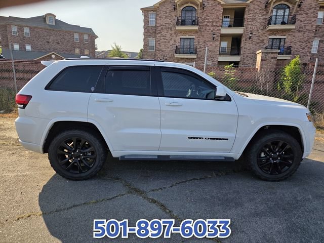 Used 2017 Jeep Grand Cherokee Altitude AWD/4WD image 4