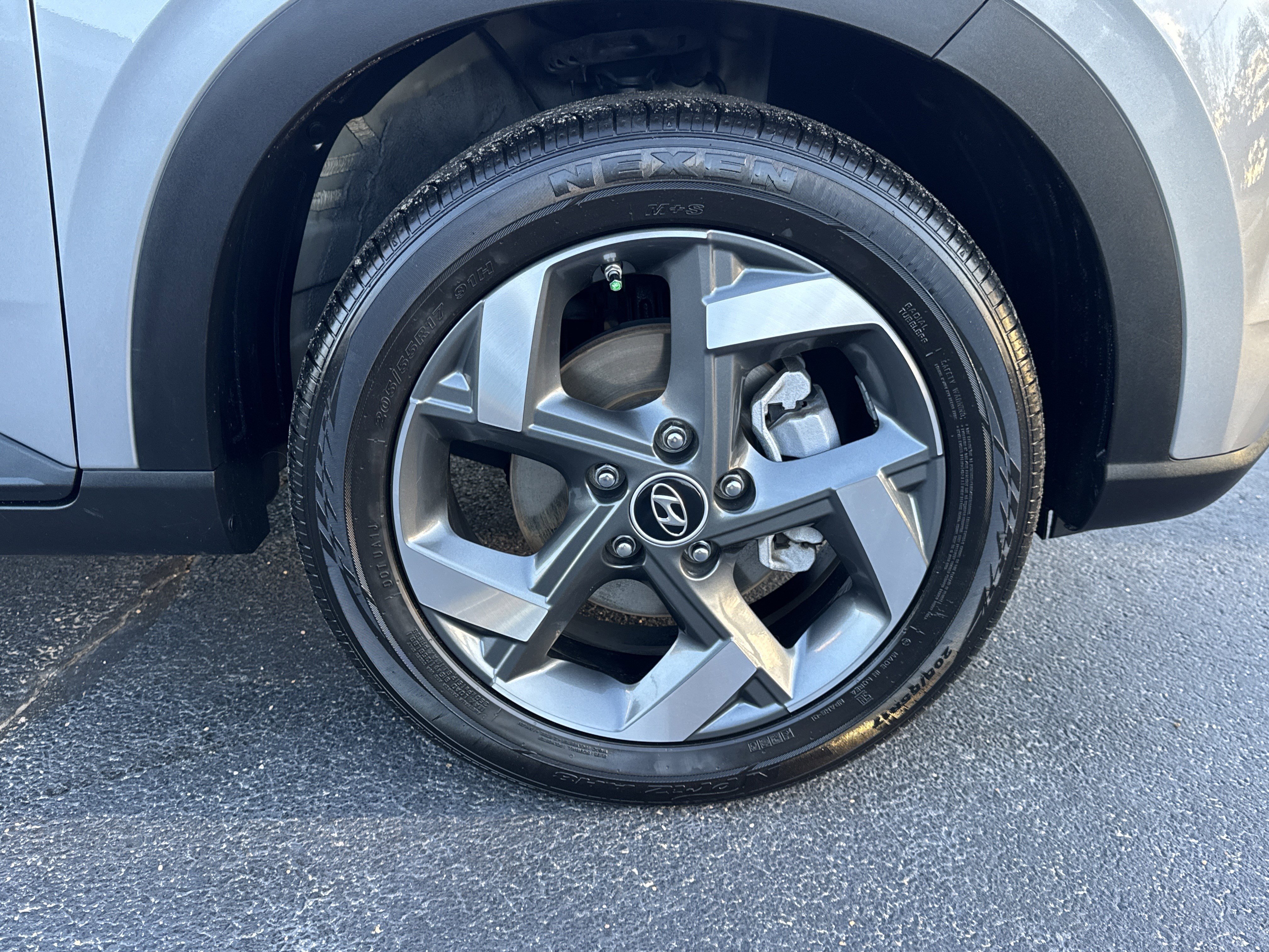 Used 2024 Hyundai Venue SEL image 12