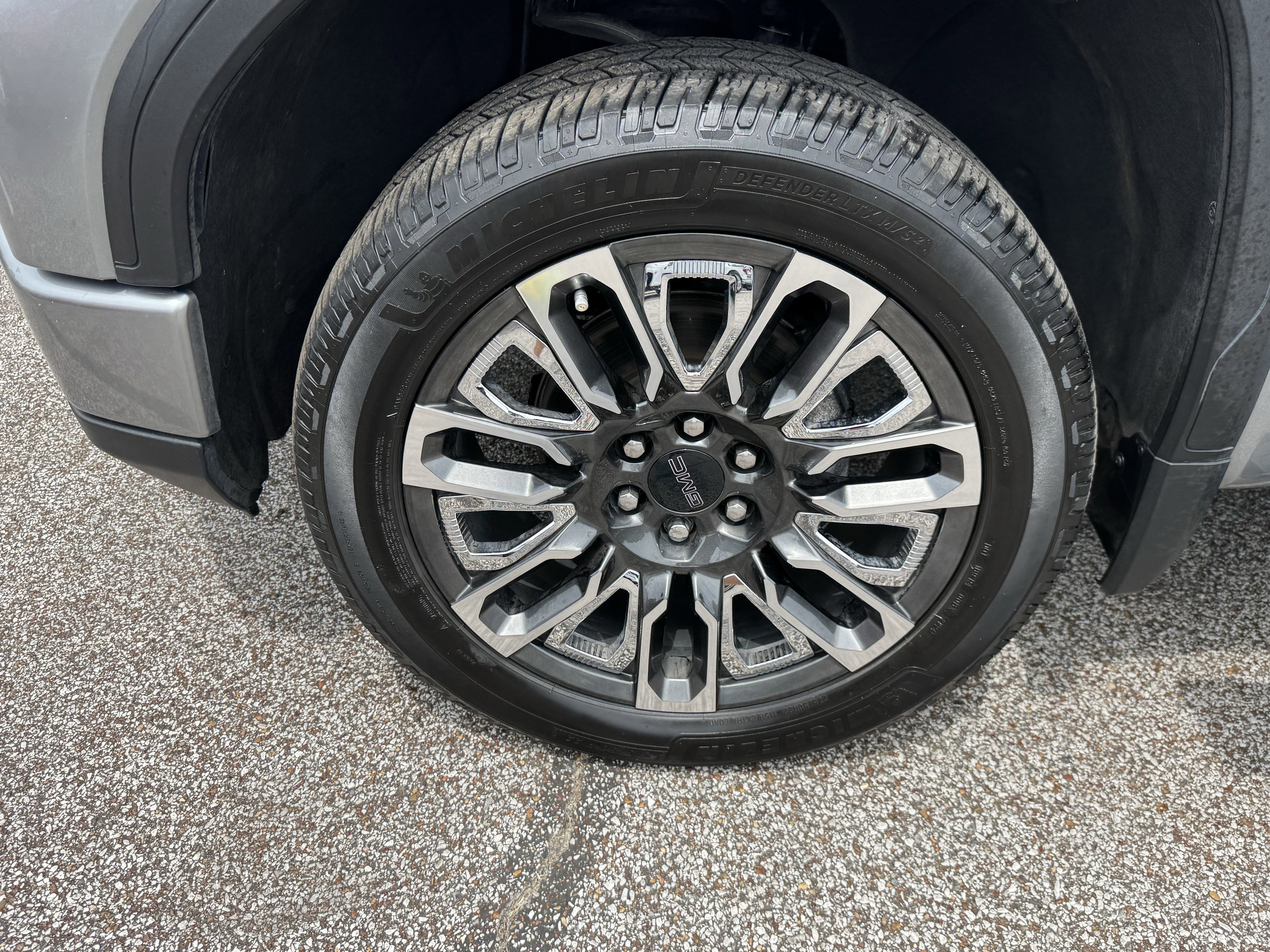 Used 2024 GMC Sierra 1500 Denali Ultimate image 9