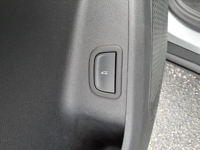 Used 2025 Chevrolet Traverse LT image 13