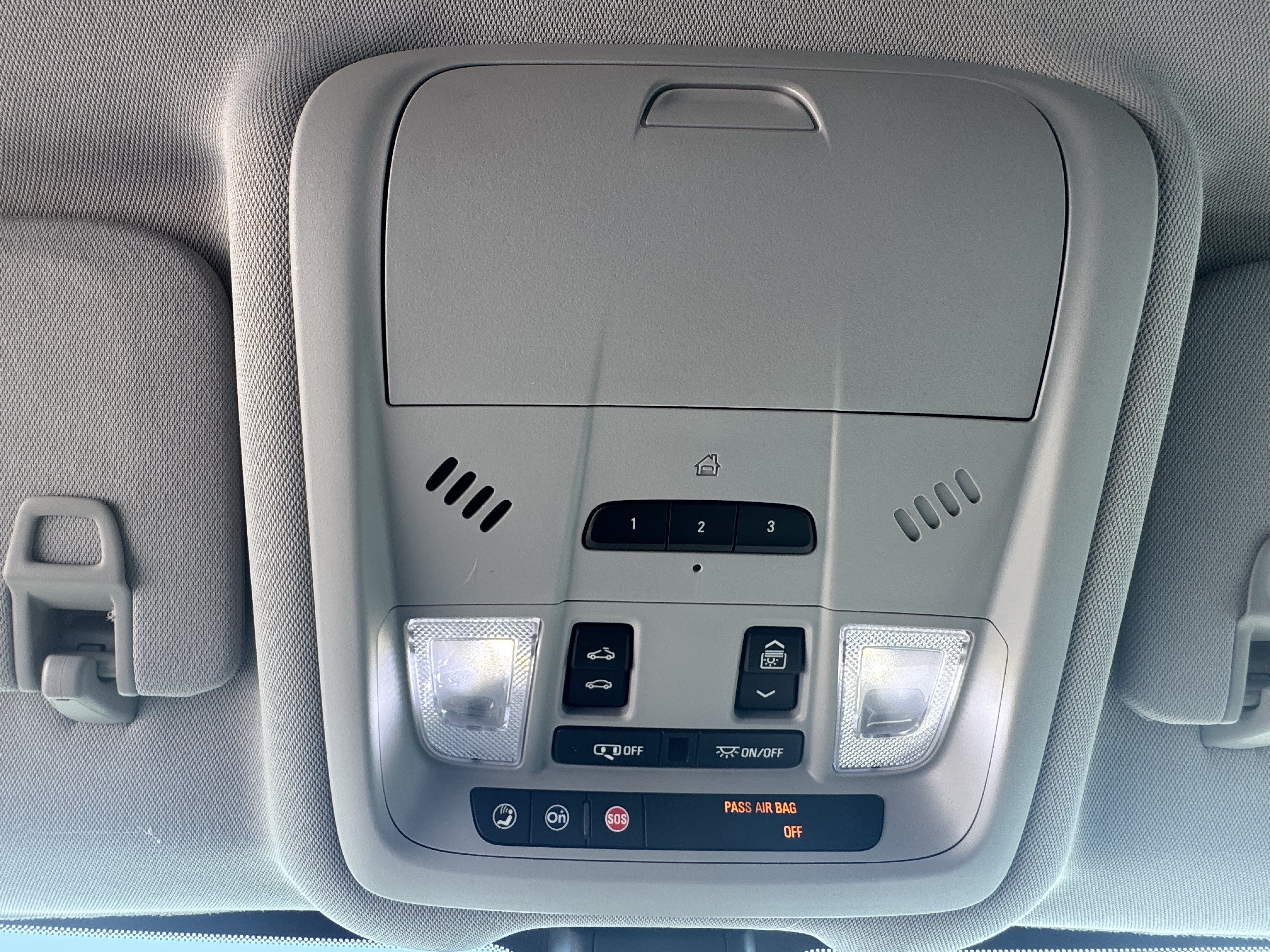Used 2018 Chevrolet Equinox LT w/ Sun & Infotainment Package FWD image 26
