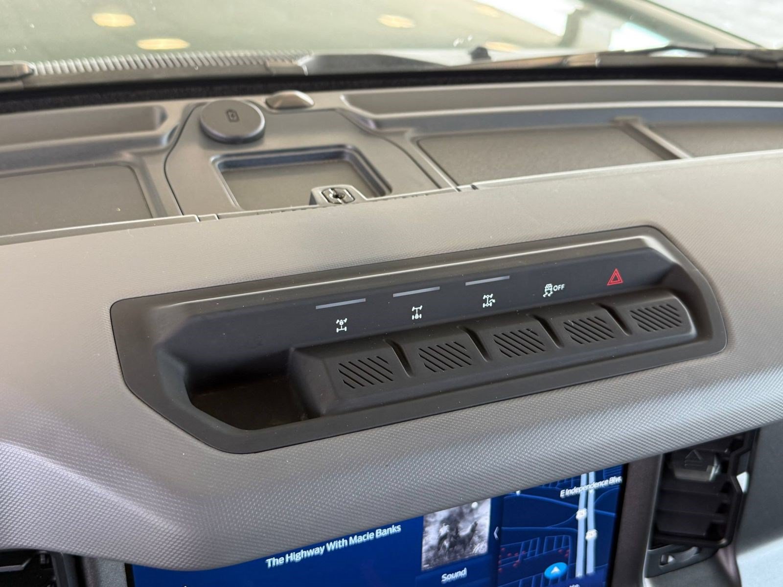 Certified 2024 Ford Bronco Everglades AWD/4WD image 24