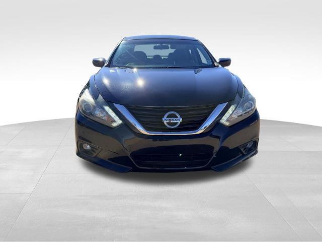Used 2017 Nissan Altima 2.5 SR w/ Midnight Edition Package FWD image 2