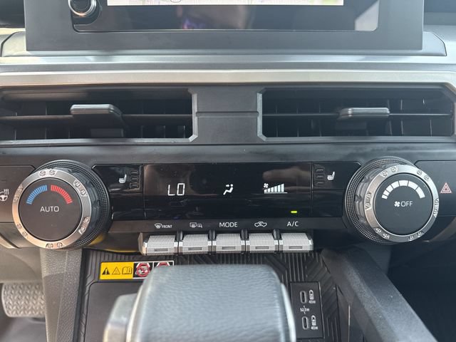Used 2024 Toyota Tacoma SR5 AWD/4WD image 17