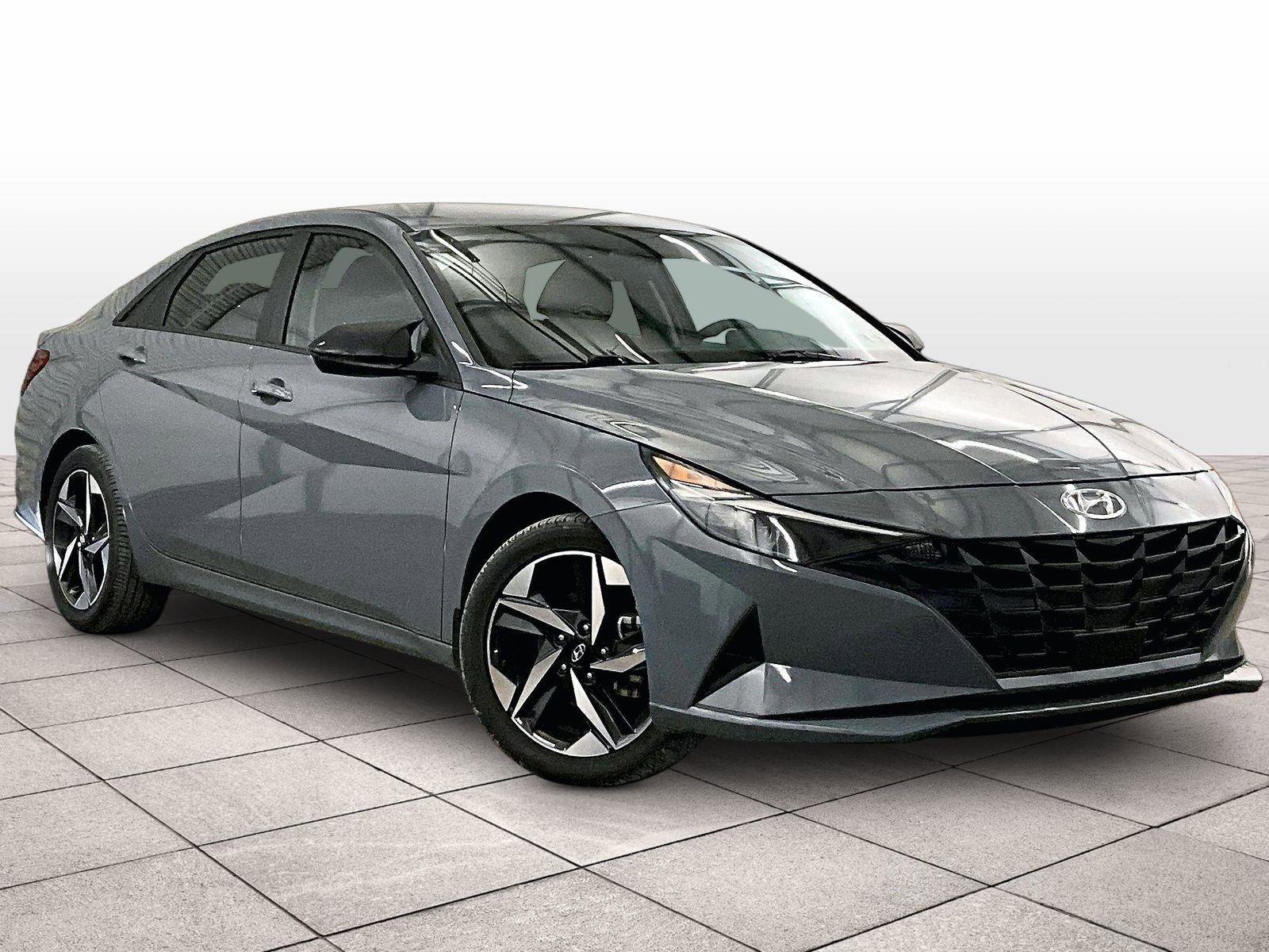 Used 2023 Hyundai Elantra SEL w/ Convenience Package FWD image 2