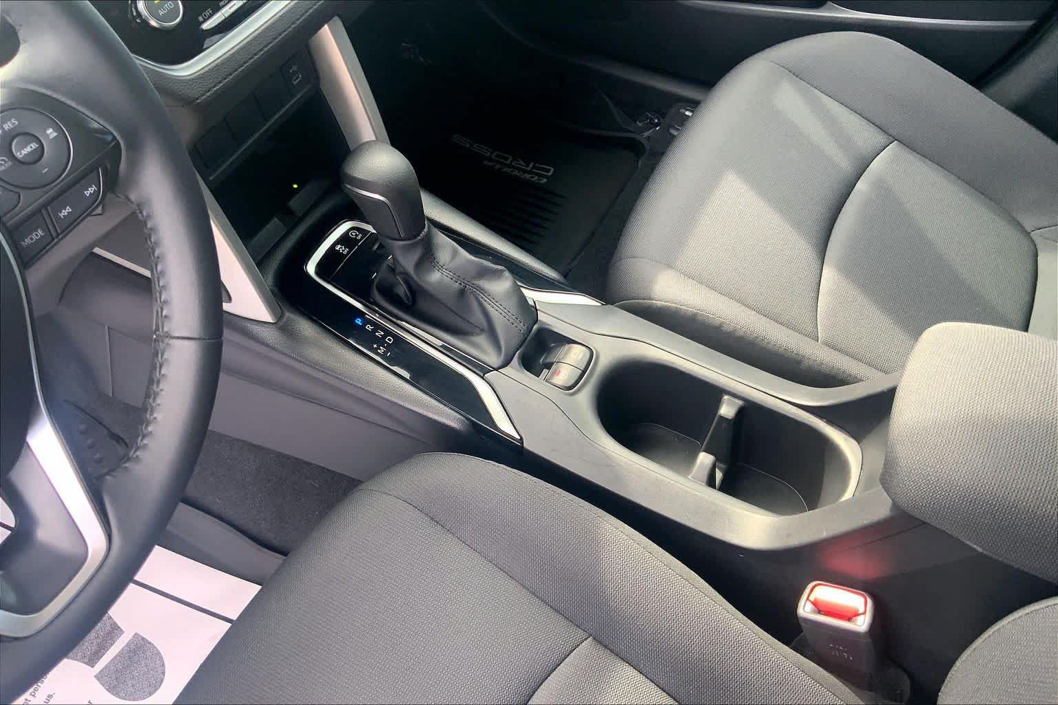 Used 2024 Toyota Corolla Cross LE FWD image 17