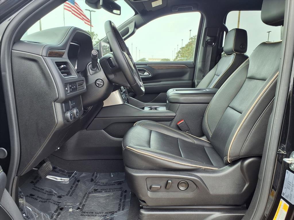 Used 2024 Chevrolet Suburban Premier image 11