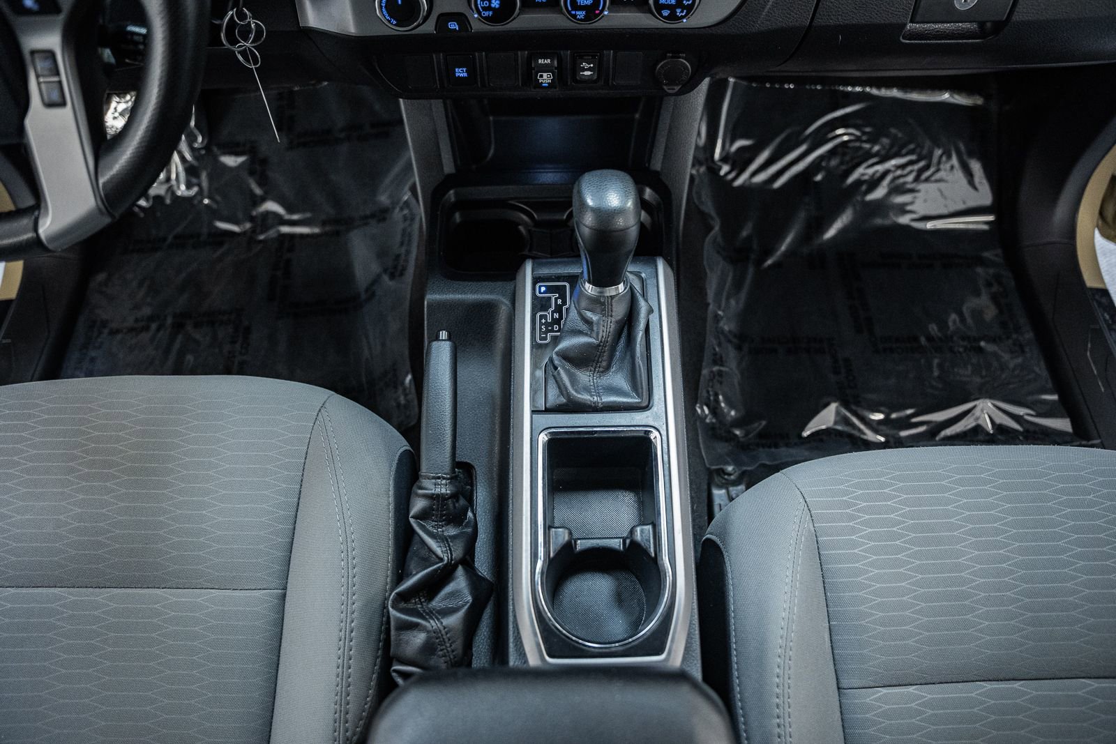 Used 2018 Toyota Tacoma SR5 AWD/4WD image 37