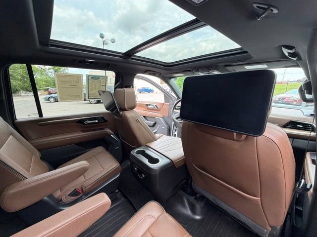 Used 2025 Chevrolet Suburban High Country AWD/4WD image 34