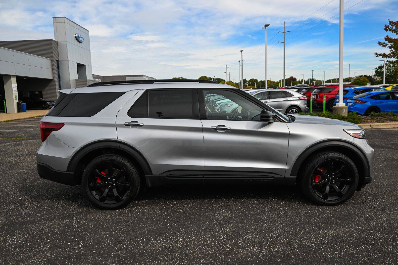 Certified 2022 Ford Explorer ST w/ Equipment Group 401A AWD/4WD image 3