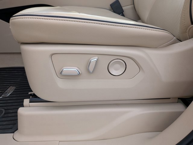 Used 2023 Cadillac Escalade ESV Premium Luxury image 16