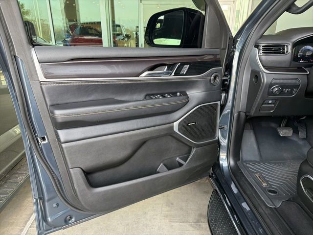 Used 2023 Jeep Wagoneer Base image 15