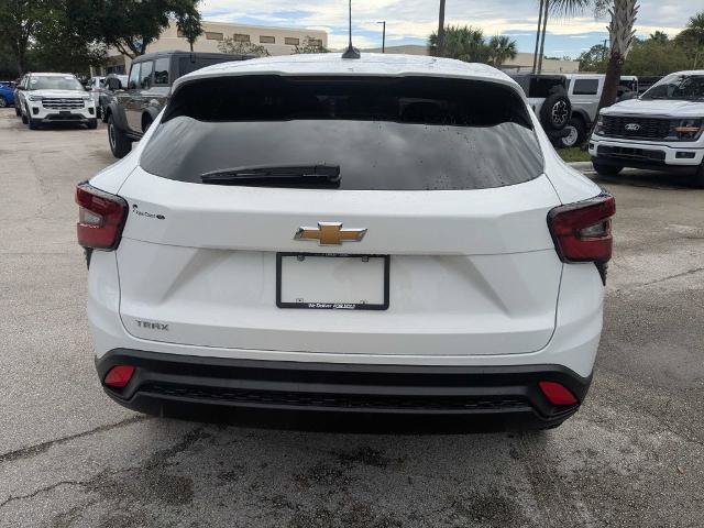 Used 2026 Chevrolet Trax LS FWD image 5