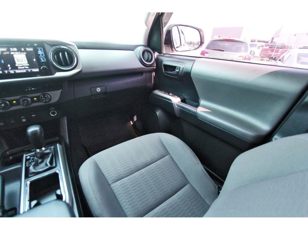 Used 2018 Toyota Tacoma SR5 RWD image 12