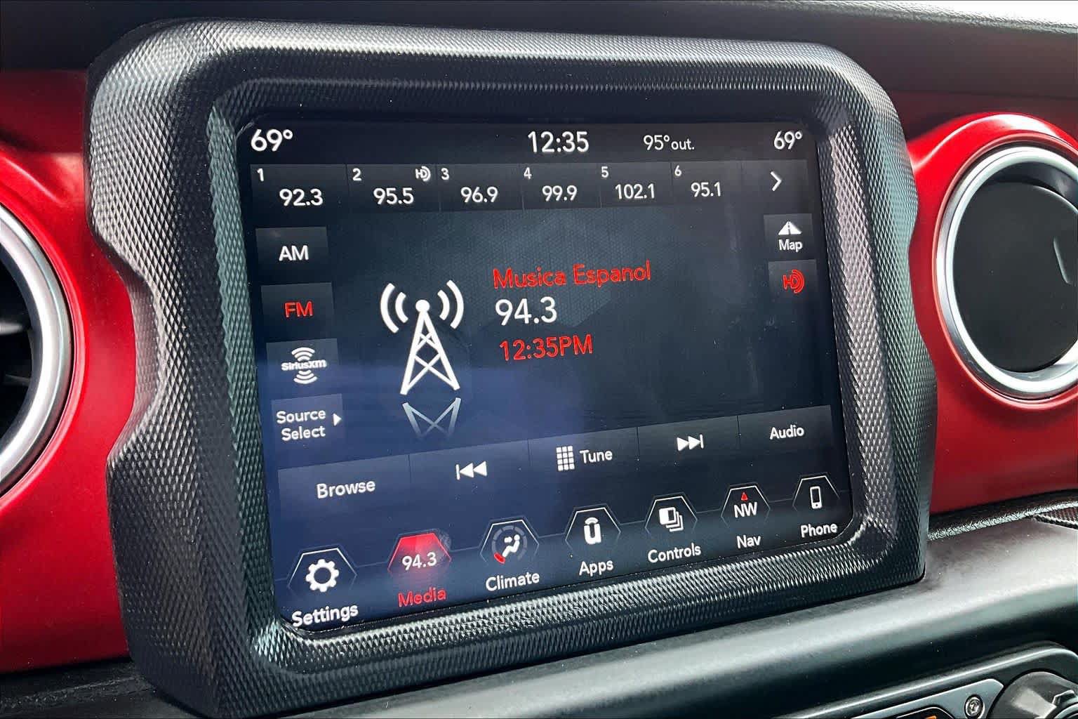 Used 2018 Jeep Wrangler Unlimited Rubicon AWD/4WD image 24