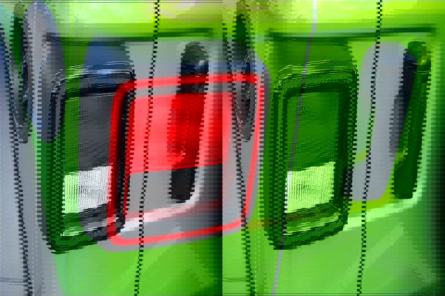 Used 2025 Jeep Wrangler Sport S image 27