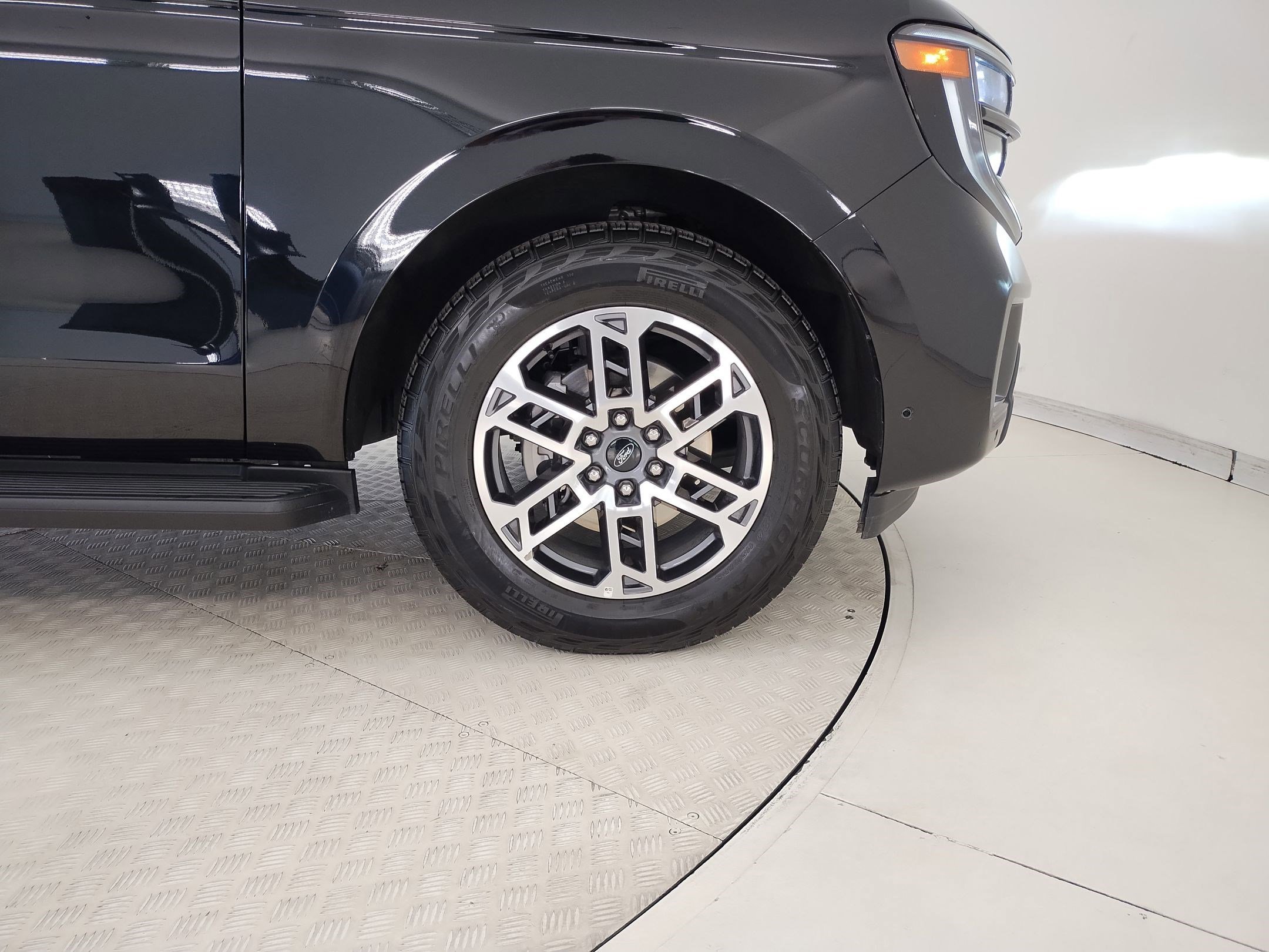 Certified 2025 Ford Expedition Active image 30