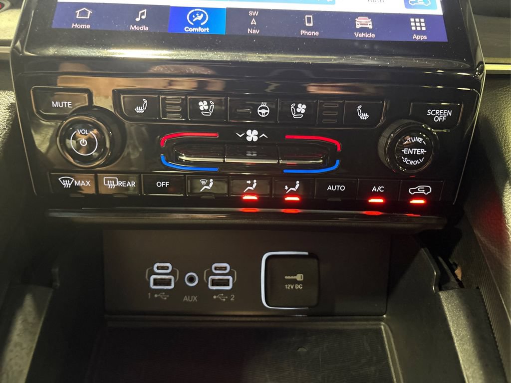 Used 2025 Jeep Grand Cherokee Limited AWD/4WD image 36