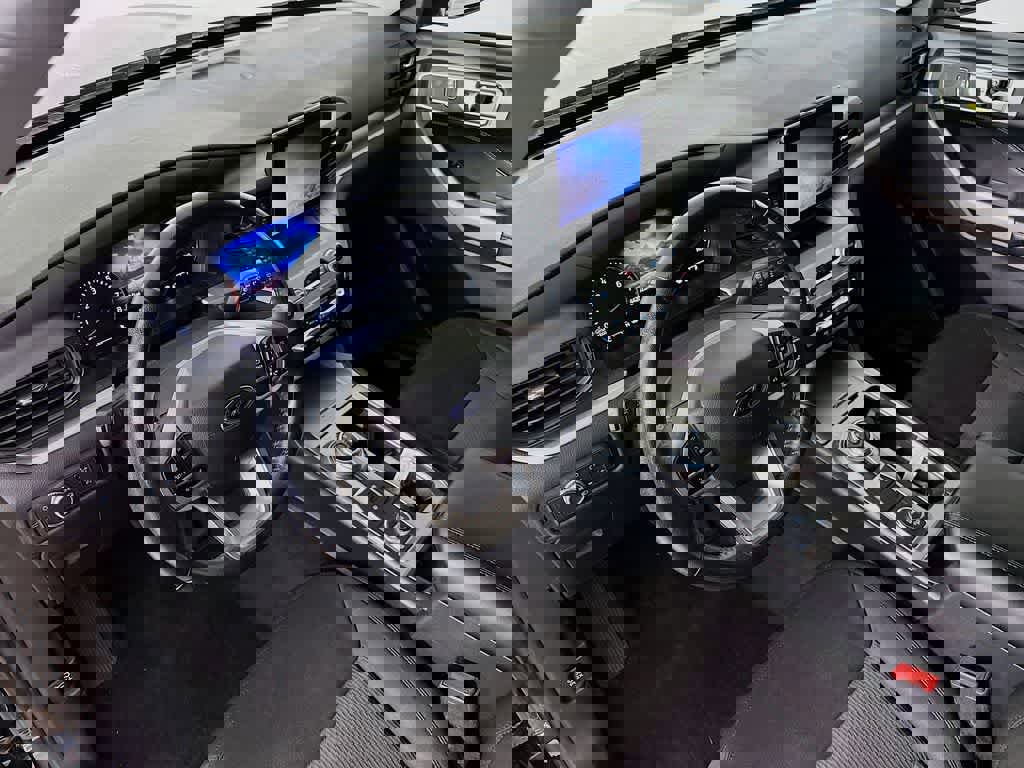 Certified 2022 Ford Explorer XLT image 2