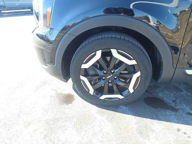 Used 2023 Kia Telluride EX w/ EX Captain's Chair Package image 18