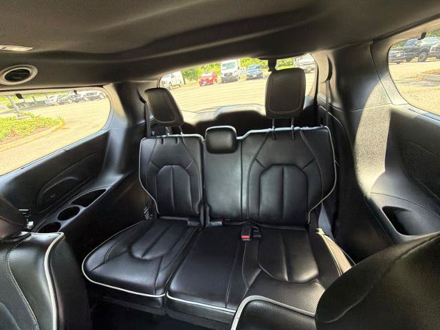 Used 2025 Chrysler Pacifica Limited FWD image 28