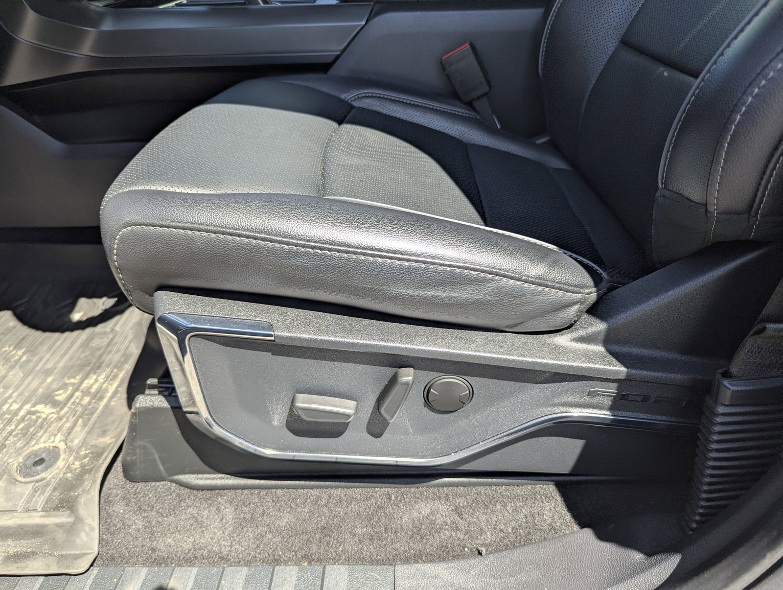 Certified 2024 Ford F150 Lariat w/ Bed Utility Package AWD/4WD image 22
