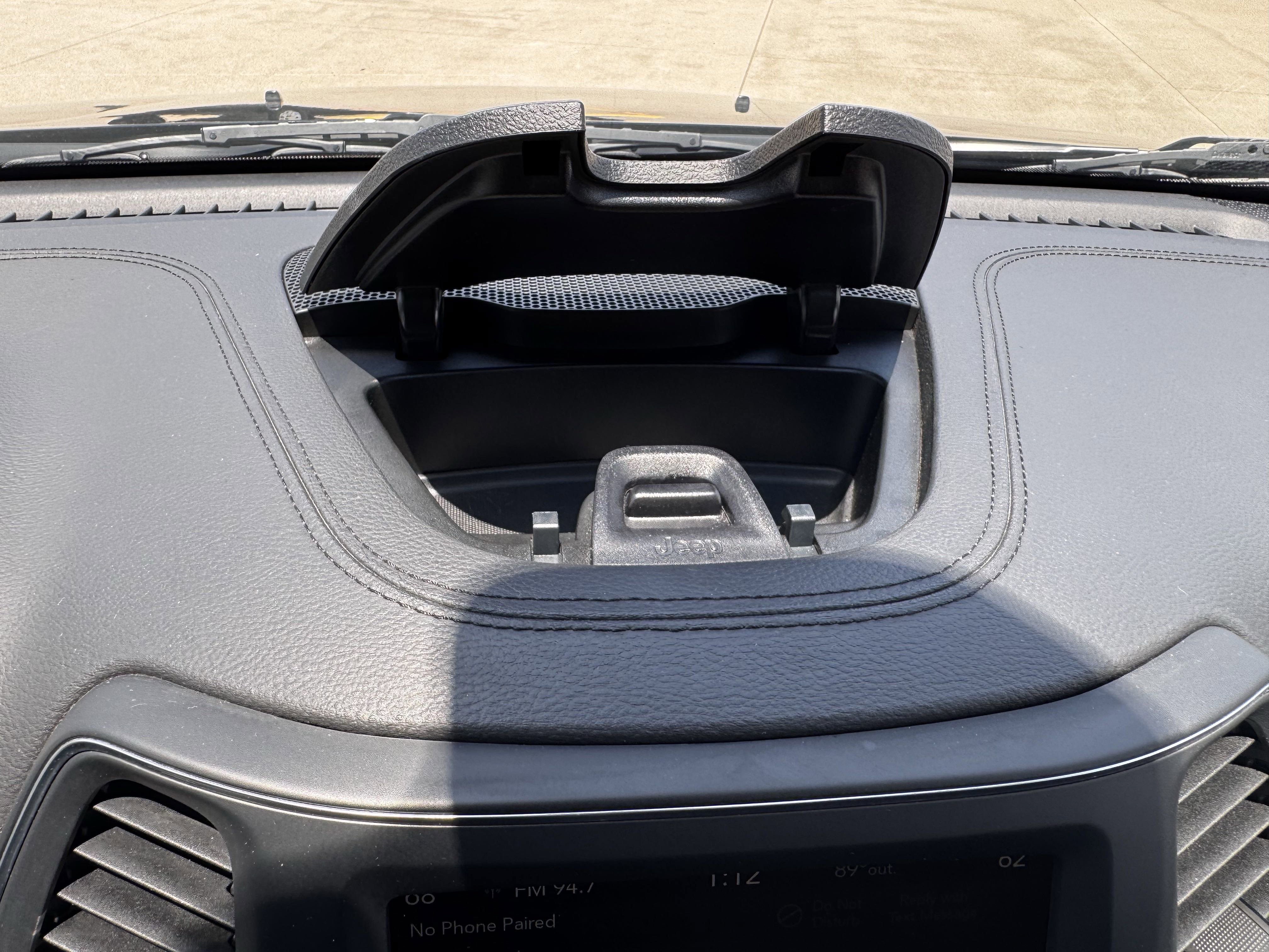 Used 2023 Jeep Cherokee Altitude Lux image 20