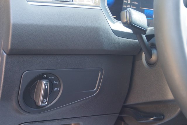 Used 2022 Volkswagen Tiguan SE FWD image 22