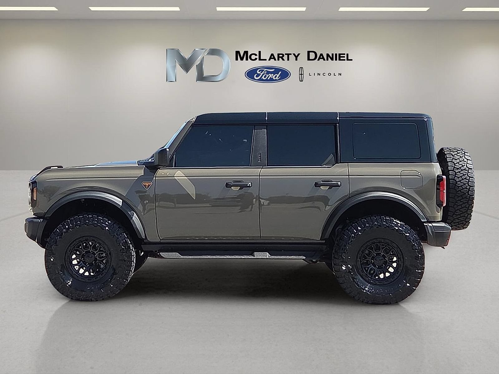 Certified 2026 Ford Bronco Badlands AWD/4WD image 3