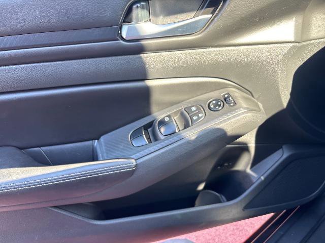 Used 2024 Nissan Altima 2.5 SV image 18