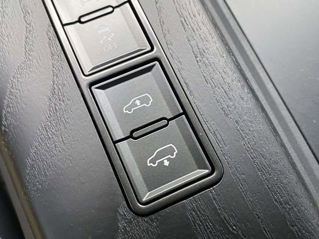 Used 2025 Lexus LX 700h Luxury w/ Appearance Package image 39