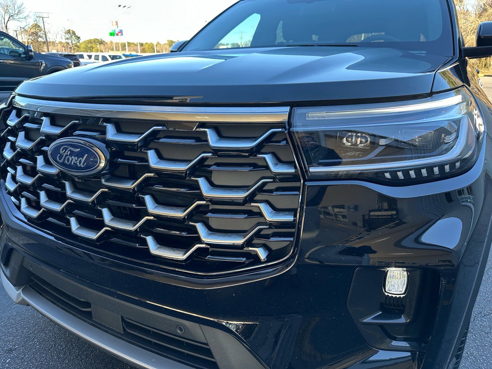 Certified 2025 Ford Explorer Platinum w/ LUX Leather Package image 8